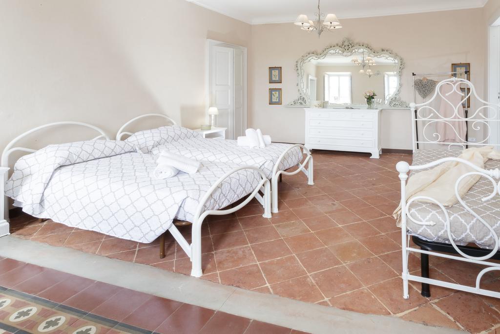 Roppolo Rose Suite Apartments מראה חיצוני תמונה